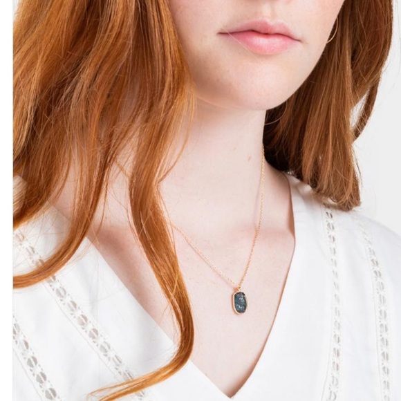 NWT Alina Rectangular Pendant Necklace - Picture 2 of 3